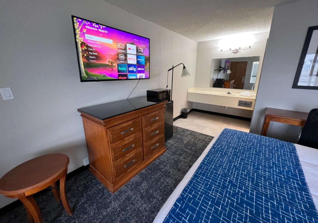 Travelodge By Wyndham Lincoln Northeast Kültér fotó
