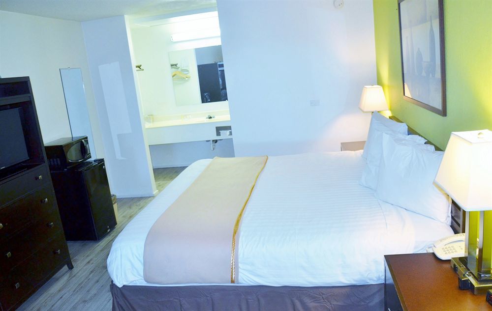 Travelodge By Wyndham Lincoln Northeast Kültér fotó